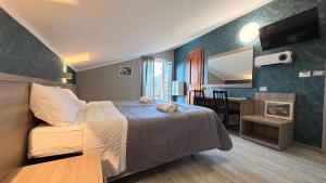 a bedroom with a bed and a table and a desk at Hotel Concorde in Rome