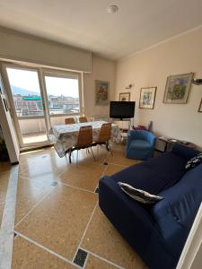 a living room with a blue couch and a table at La Casa di Riki by PortofinoVacanze in Rapallo