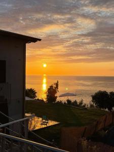 a view of the sunset from a house at La Perla di Buffari Appartamento Ciappina in Palmi