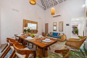 a living room with a wooden table and chairs at Casa Payis Hotel in Cartagena de Indias