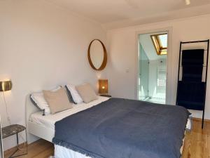 a bedroom with a large bed and a mirror at Suite privativa em apartamento em Algés, Lisboa in Algés