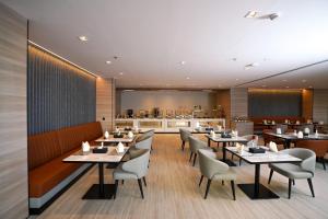 a restaurant with tables and chairs and a cafeteria at Azha Alriyadh in Riyadh