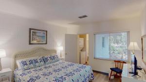 a bedroom with a bed and a window at Atlantic Breeze #5 in Jekyll Island