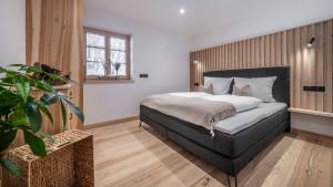 a bedroom with a bed and a potted plant at Naturhaus Leger in Lenggries