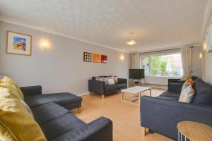 a living room with two couches and a table at 4 Bed in Reydon oc-fll in Reydon