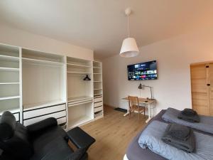 a bedroom with two beds and a tv in it at 35qm2, Whirlpool & Queensize-Bett, Terrasse 50qm2, Self-Checkin, eigener Parkplatz, Nähe Ulm und Universität in Blaustein