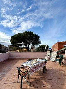 a table and chairs sitting on a roof at A casa dei CHICCHI in Settecamini