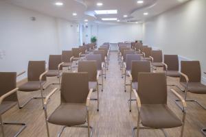an empty room with rows of chairs in a classroom at Goethe Business Hotel by Trip Inn in Frankfurt/Main