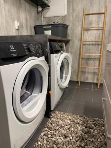 a laundry room with two washing machines in it at Modern apartment - Balcony, Parking, BBQ in Vossevangen