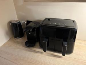 a black coffee maker and a coffee maker and a coffee pot at Riverside Loft Group Accommodation in Kilkenny