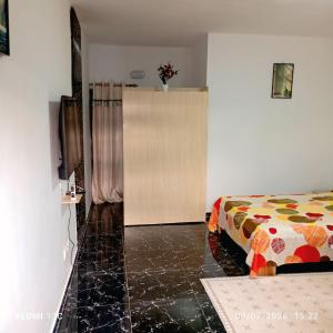 a bedroom with a bed and a cabinet in it at Les studios américains d'Angré - 2 in Mandanou