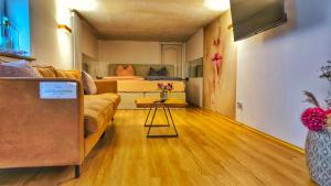 a living room with a couch and a bed at AMORE 66 bei Greta in Marl