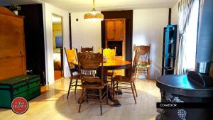a dining room with a table and chairs at Casa Blanca Hotel Campestre in Francisco Zarco