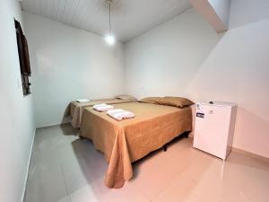 a bedroom with a bed with two towels on it at Pousada Morada Nobre in Barreirinhas