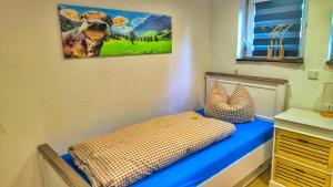 a room with a bed with a picture of a cow at STUGA bei GRETA in Marl