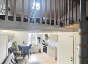 a living room with a staircase and a kitchen at B&B MaMi in Agno