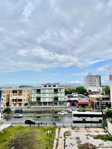 a city with buildings and a river with cars at Apto 1 dormi in Capão da Canoa