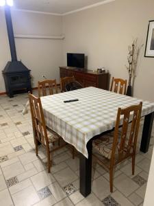a dining room with a table and chairs and a fireplace at Casita de Noe in Tandil