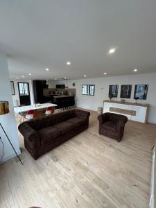 a living room with two brown couches and a table at Appartement neuf & élégant Centre Dunkerque rue de la porte d'eau in Dunkerque