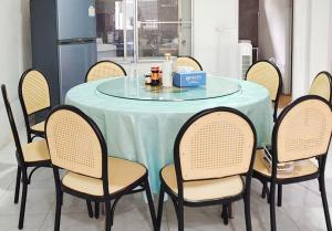 a round table with chairs and a blue table cloth at Bangkok villa with 3 bedrooms in Ban Zong Katiam
