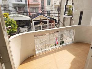 an empty balcony with a view of a building at Bangkok villa with 3 bedrooms in Ban Zong Katiam +1 photo