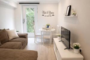 a living room with a couch and a table at Spacious 2 Bed Apartment with Free Parking, Sleeps Up To 6 in Purley +8 photos