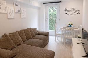 a living room with a couch and a table at Spacious 2 Bed Apartment with Free Parking, Sleeps Up To 6 in Purley