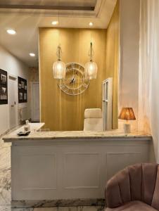a large mirror with a clock in a room at Cuatro Caminos Rooms in Torrelavega +47 photos