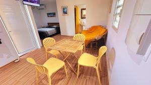 a small room with a table and chairs and a bed at Bungalow Soleil Sainte-Anne - Plage à pied in Sainte-Anne