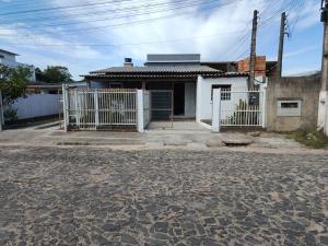 a house with a gate in front of it at Casa de 1 quarto in Torres