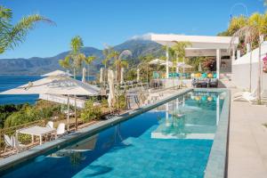 a view of the pool at the resort at Hotel y Restaurante Buganvilias in Las Aradas