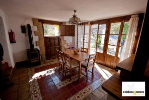 a dining room with a wooden table and chairs at Casa Rural Calabaza & Nueces in Cazorla