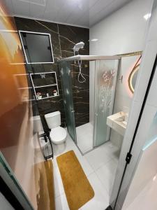 a bathroom with a toilet and a shower and a sink at APART HOTEL Wm in Belém