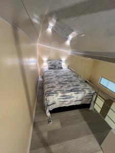 a bedroom with a bed in a room with lights at APART HOTEL Wm in Belém