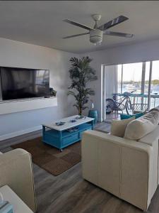 a living room with a couch and a flat screen tv at The viewpoint in Marathon
