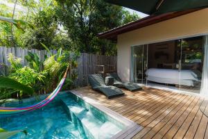 a backyard with a hammock and a bed and a pool at LAUS Bangalôs Experience - Piscina Privativa - Praia de Algodões - Península de Maraú - Bahia in Praia dos Algodões