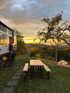a picnic table in the grass next to an rv at Villa Sura in Colón