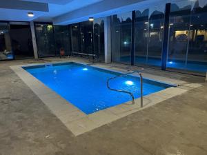 a large swimming pool in a building at night at Apartamento Piriapolis in Piriápolis