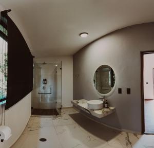 a bathroom with a sink and a mirror at Casa Evelia in Tepoztlán