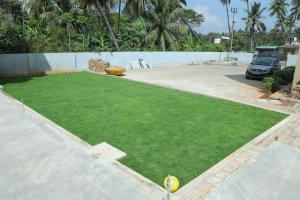 a yard with a soccer ball on the grass at Hotel Priso in Kālapettai