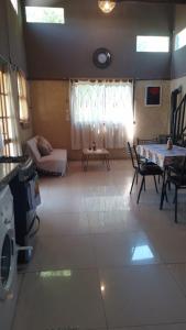 a living room with a couch and a table at Cabaña Mitimay in Alta Gracia