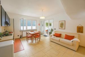 a living room with a couch and a table at Villa L'Approdo in Porlezza