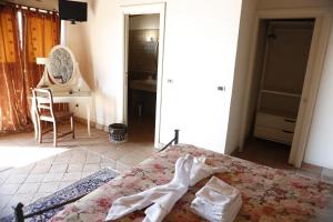 Postel nebo postele na pokoji v ubytování Il Borgo Ariccia Resort
