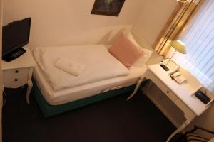 Postel nebo postele na pokoji v ubytování Hotel Garni Zur Linde