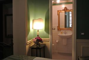 Koupelna v ubytování Palazzo Zecchino B&B