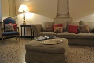 Posezení v ubytování Palazzo Zecchino B&B