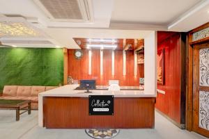 a waiting room with a green wall at Collection O Ayodhya Ring Road Bhopal in Bhopal