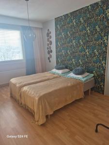 a bedroom with a large bed in a room at Asunto Kitee in Kitee