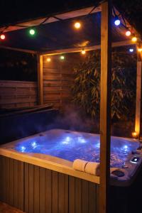 a jacuzzi tub in a backyard at night at Le Patio Bleu in La Crau
