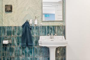 a bathroom with a sink and a mirror at Downtown Reykjavik Studio Apartment in Reykjavík
